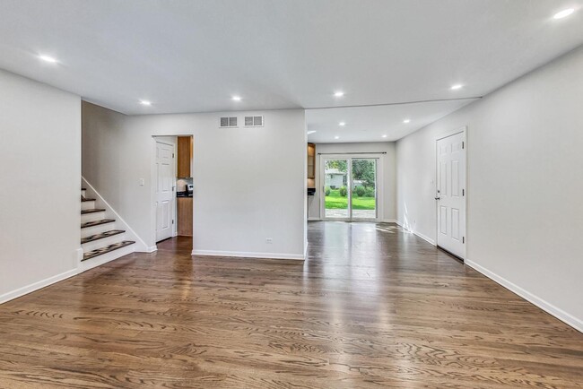 Building Photo - 22W531 Burr Oak Dr
