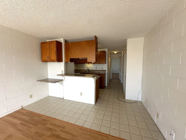 Building Photo - CITRON VILLA - 1 BDRM 1 Bath 1 Parking