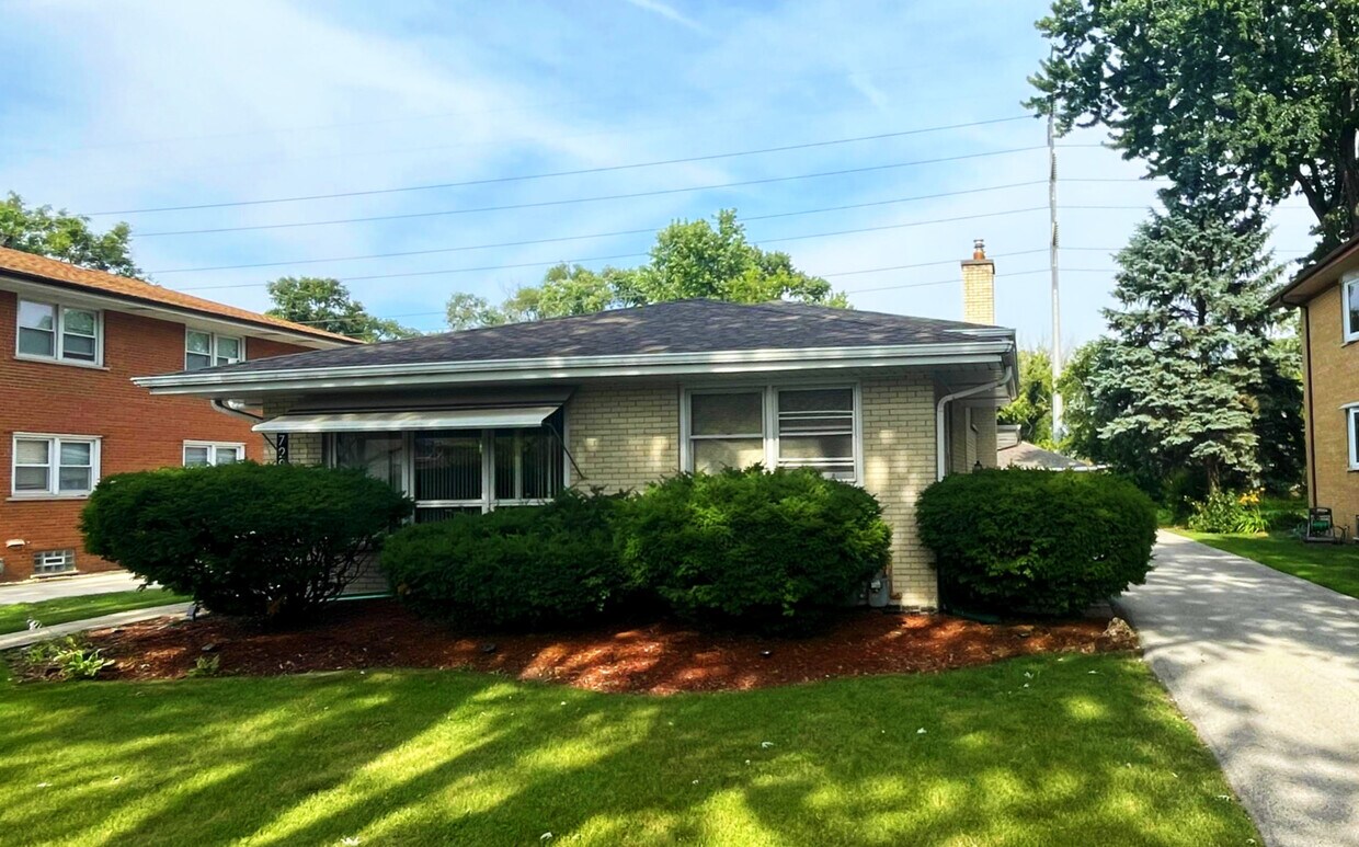 Foto principal - 729 Barnsdale Rd