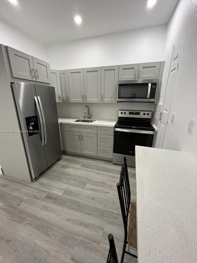 Foto principal - 15030 SW 28th St
