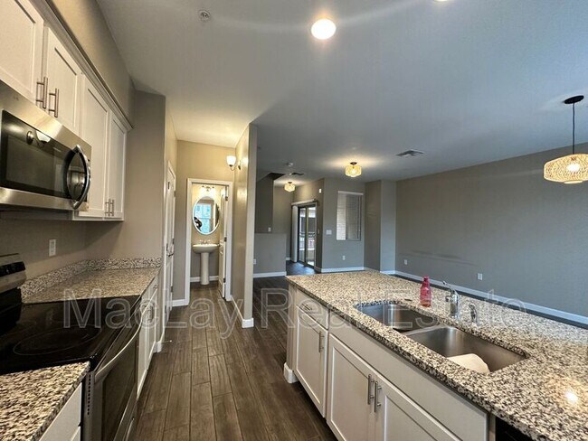 Building Photo - 240 W Juniper Ave