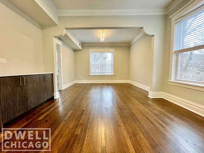 Building Photo - 1321 W Berwyn Ave
