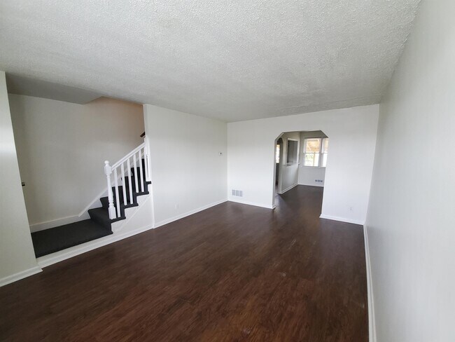 Building Photo - 6532 Riverview Ave