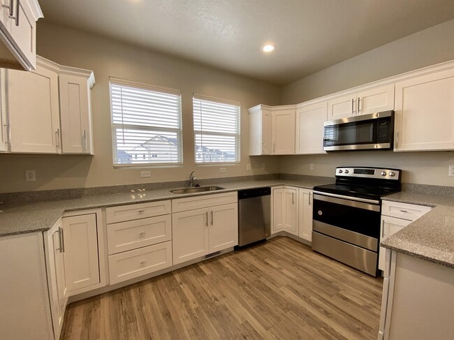 Photo - 13926 S Champlin Peak Dr House