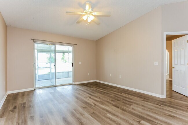 Foto del edificio - 98 Reeding Ridge Dr E