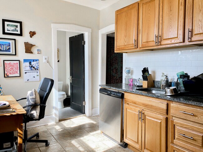 Foto del edificio - 3565 W Henderson St
