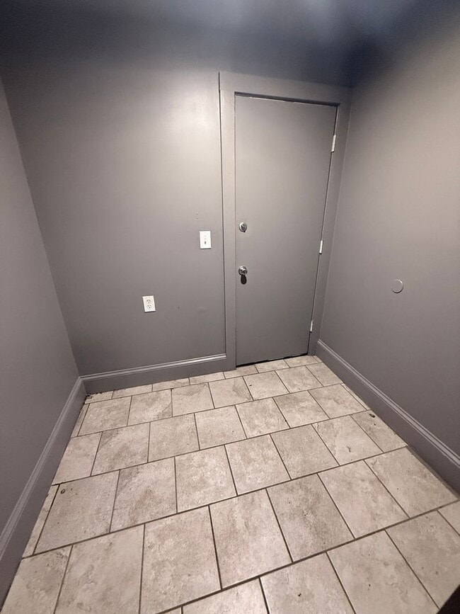 Building Photo - Charming 3-Bedroom Home for Rent with a Ya...