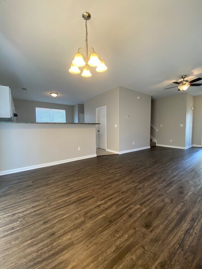 Building Photo - 7821 Fallstone Rd Memphis, TN 38125