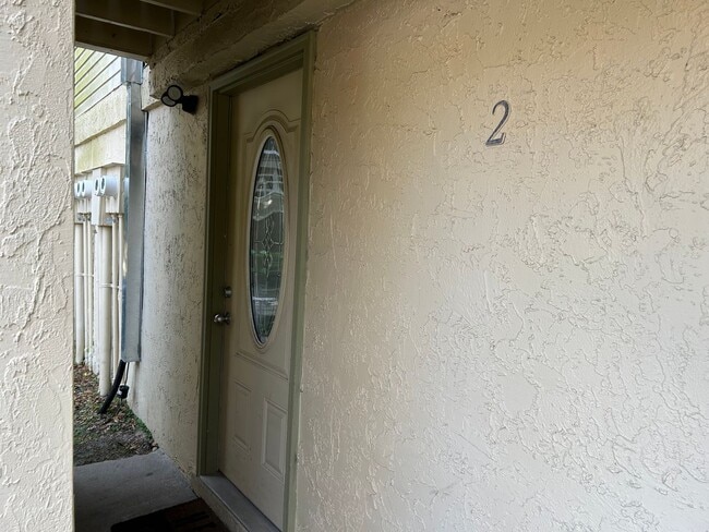 Photo - Walk to Campus from your Downstairs Flat Apartment