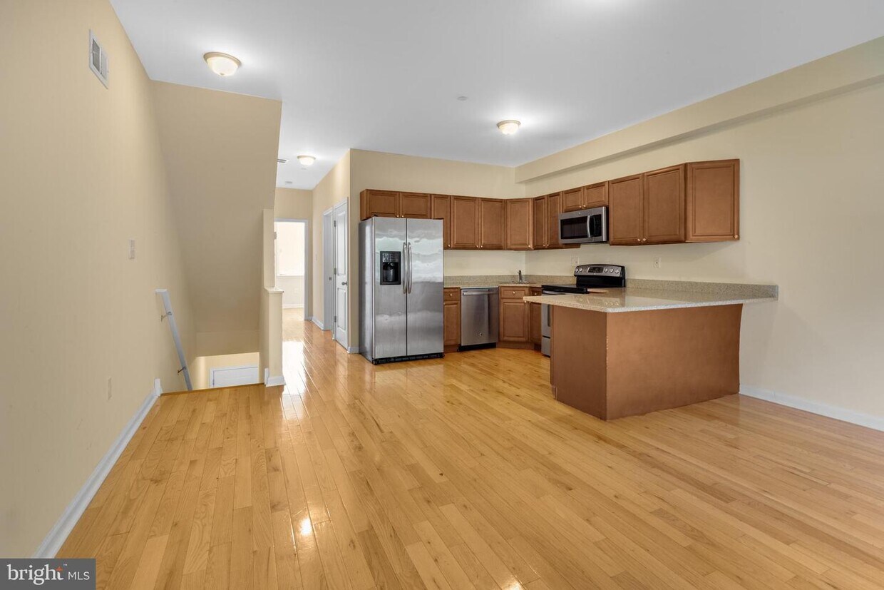 2464 Frankford Ave Unit B, Philadelphia, PA 19125 Room for Rent in