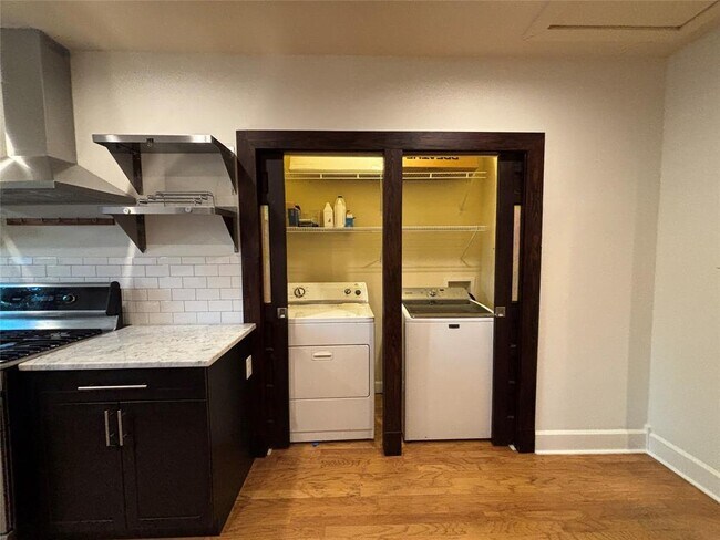 Foto del edificio - 5808 Coventry Ln