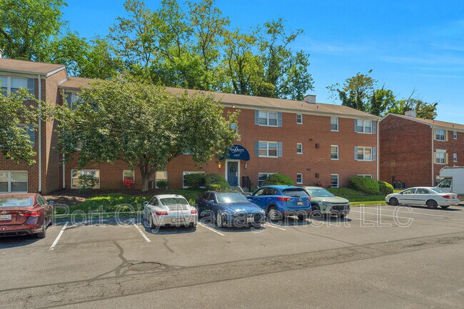 Foto del edificio - 4407 Falls Bridge Dr