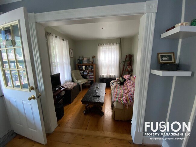 Foto del edificio - Adorable 2 bedroom home in Winooski with large backyard!