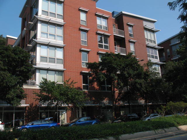 Building Photo - 2025 S Indiana Ave