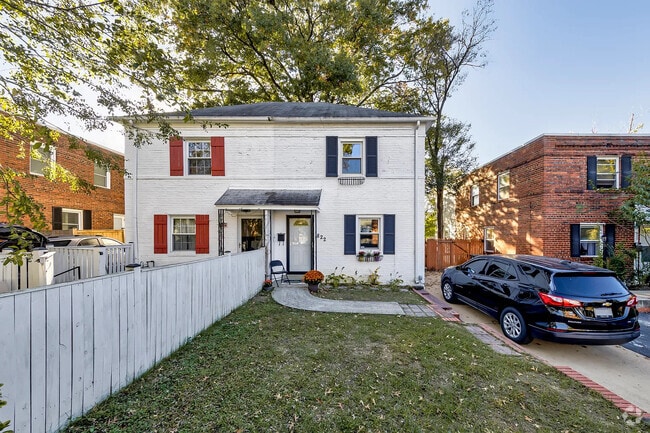 Building Photo - 822 S Ivy St
