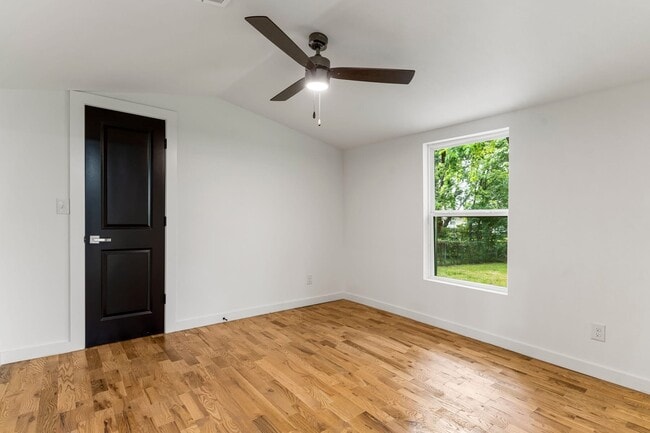 Building Photo - 320 E Greeley St