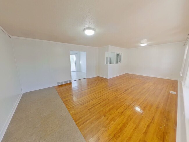 Foto del edificio - 2109 S Grove St