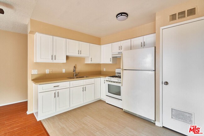 Foto del edificio - 820 S St Andrews Pl