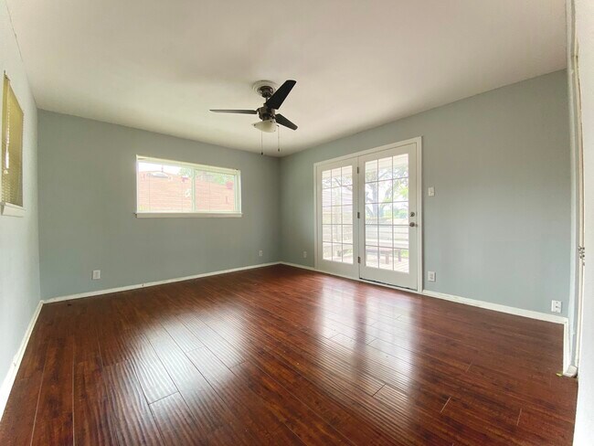 Building Photo - 9327 Fernglen Dr