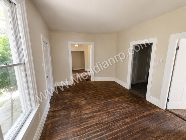 Foto del edificio - 1323 Grant Ave