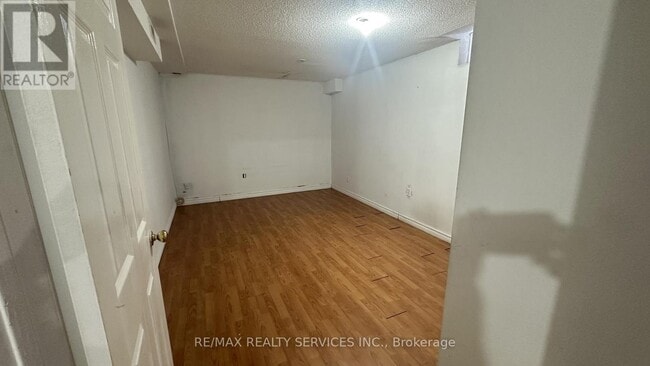 Photo du bâtiment - 244 Van Kirk Dr