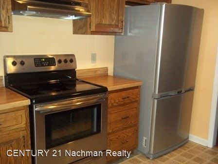 Building Photo - 3 br, 2 bath House - 8 Bromley Drive