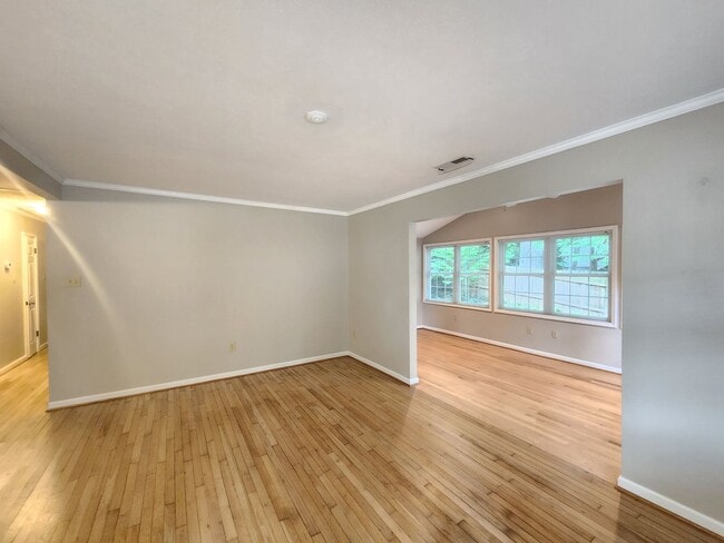 Building Photo - ***FIRST MONTH RENT FREE*** Black Mountain Rentals- Close to Lake Tomahawk and Black Mountain Gol...