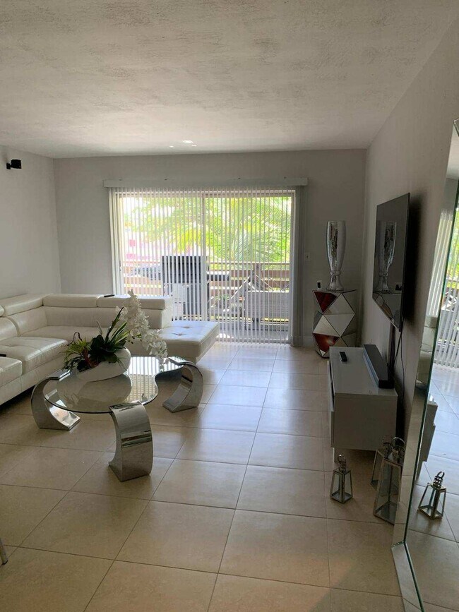 Foto del edificio - 7483 SW 82nd St