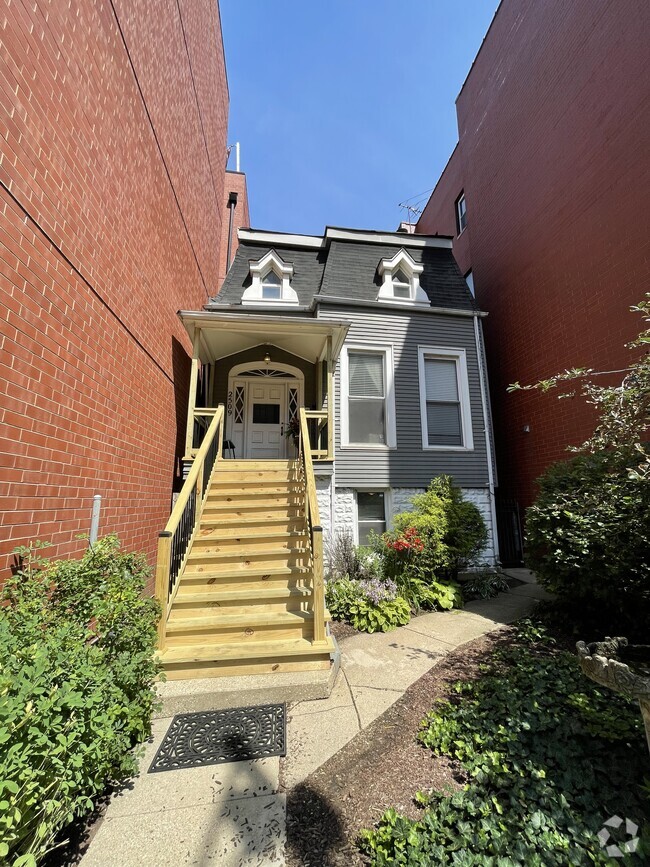 Building Photo - 2509 N Halsted St