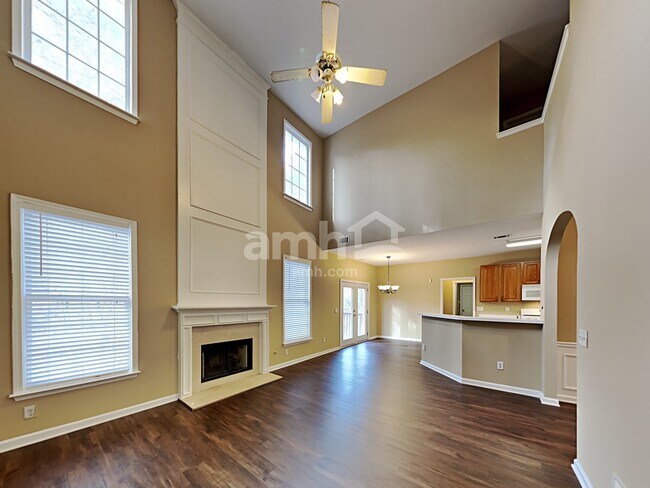 Building Photo - 1029 Chatsworth Ln