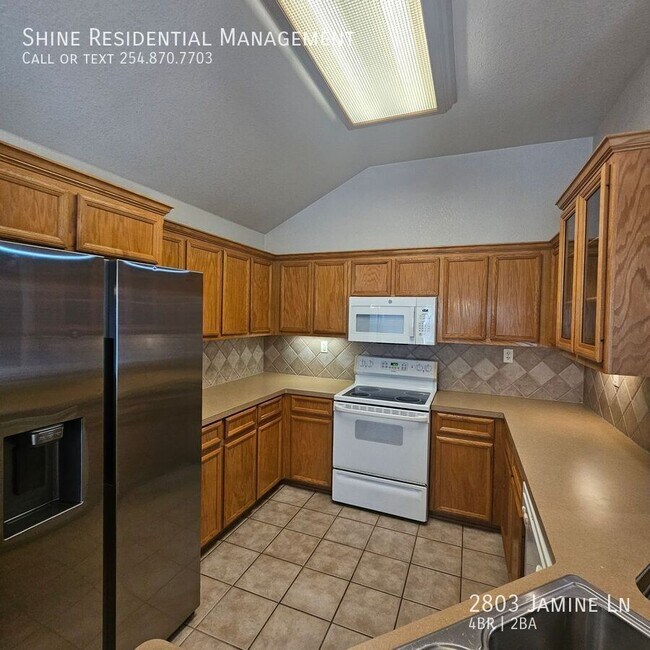 Foto del edificio - 2803 Jasmine Ln