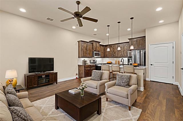 Foto del edificio - 1224 Pebblebrook Dr