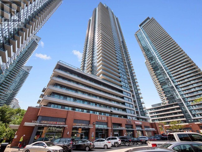 Photo du bâtiment - 2220 Lake Shore Blvd W