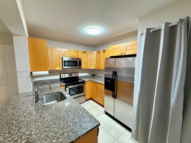 Foto del edificio - 350 Palm Cir W