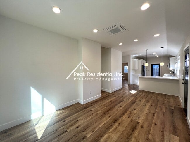 Building Photo - Updated 2bd/1ba Home In Historic Folsom!