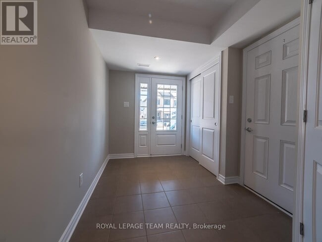 Building Photo - 210 Halyard Way