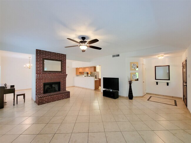 Foto del edificio - 2431 Edgewood Dr