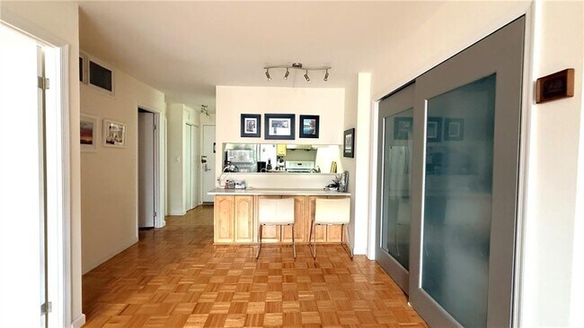 Building Photo - 376 Broadway