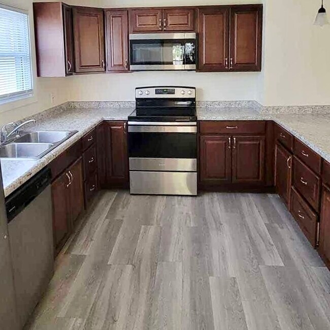 Foto del edificio - 2407 Carrelton Dr