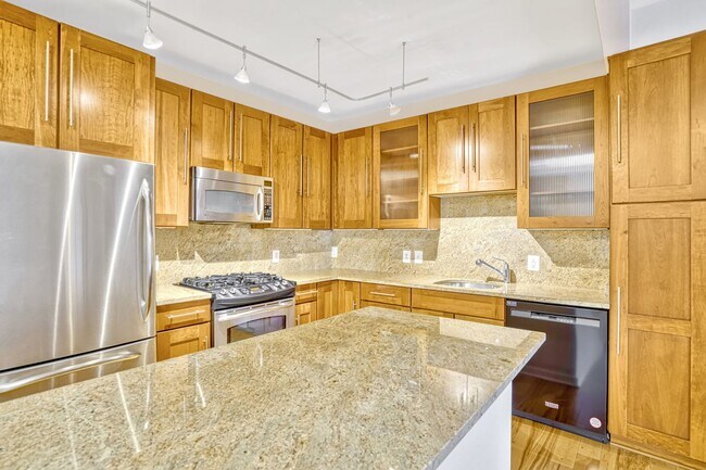 Building Photo - Spacious Condo located at The Westlee - 2b...