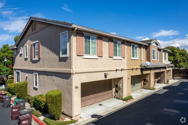 Building Photo - Cross Creek Townhomes
