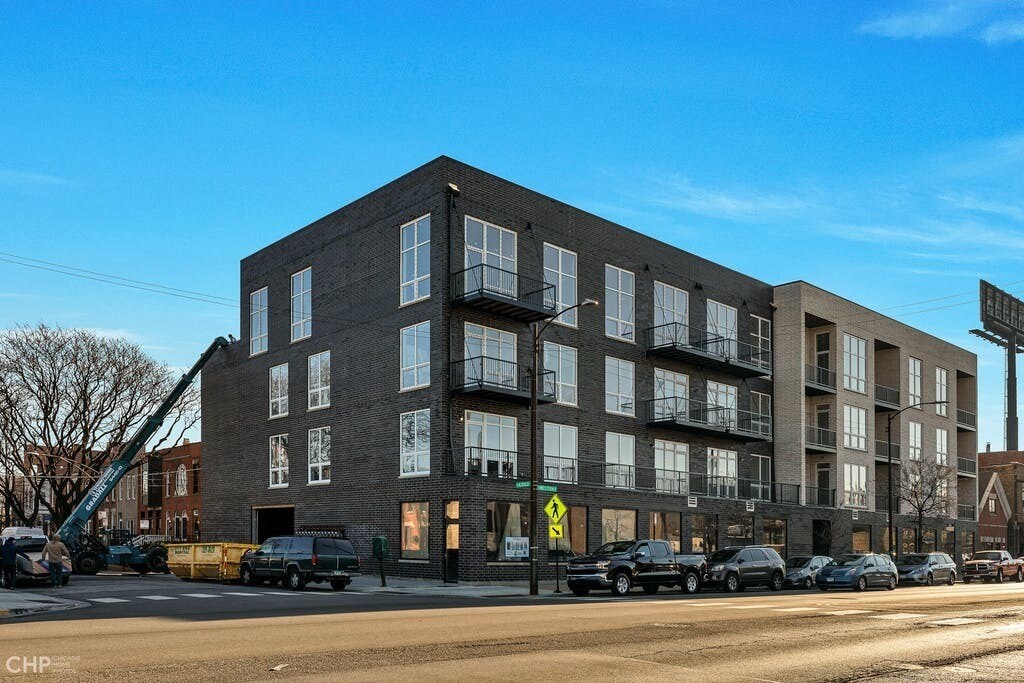 Foto principal - 2443 N Western Ave