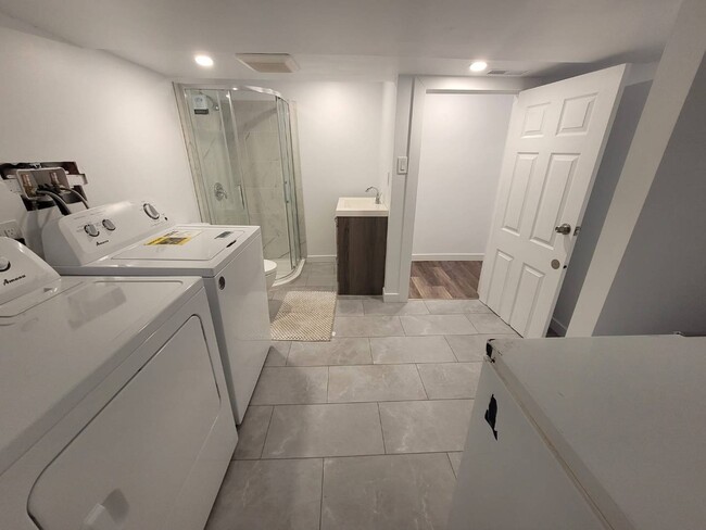 Photo du bâtiment - Room 8 - 62 Ontario St Thunder Bay ON P7B 3G2