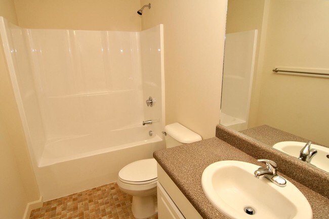 Building Photo - 3200 Brookside Dr