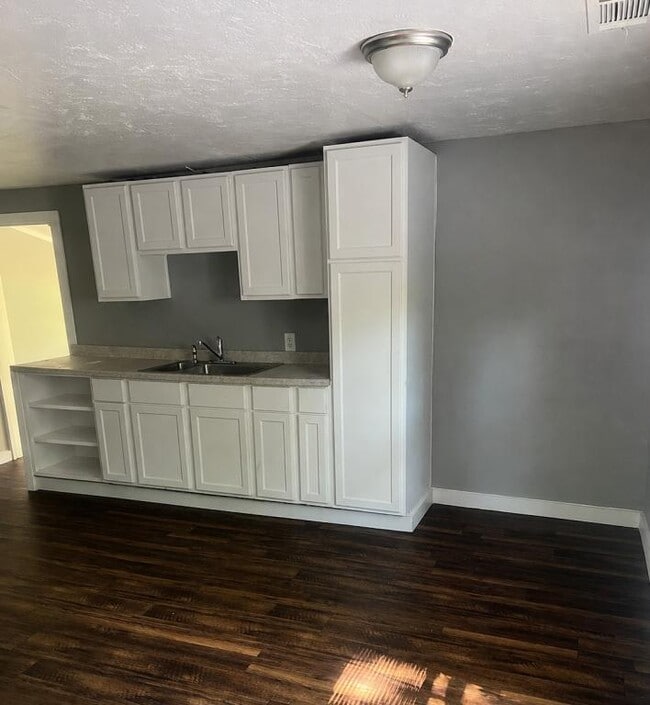 Building Photo - 904 N Neal St