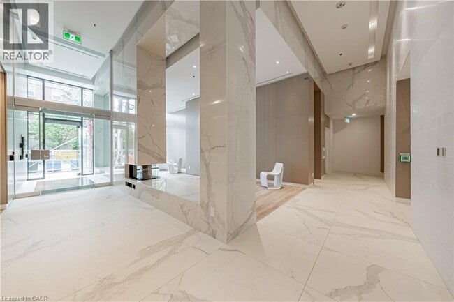 Building Photo - 370 Martha St