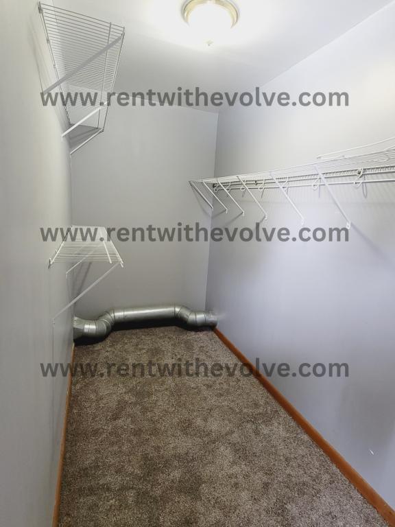 Foto del edificio - 337 S Indiana St