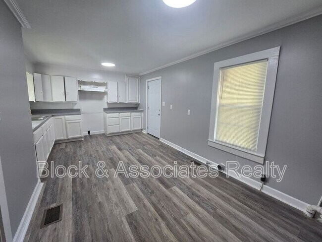 Building Photo - 909 Gaines Ave
