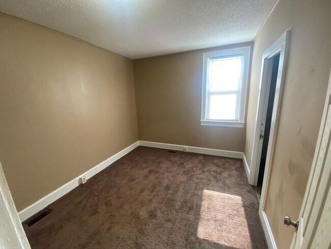 Foto del edificio - 2328 Mitchell Ave