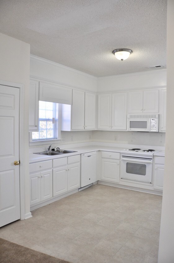 Primary Photo - 625 Candlewood Dr